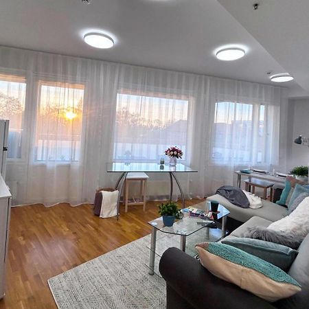Stella'S Apartment - City Center - Free Secure Parking - Big Sun Terrace - Air Conditioning - Wifi - Tram To The Tallinn Bus Station And Old Town エクステリア 写真