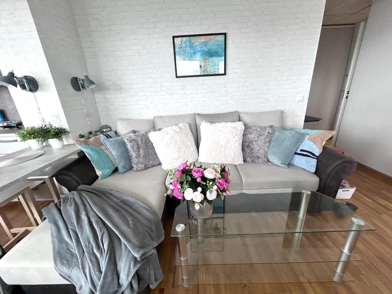 Stella'S Apartment - City Center - Free Secure Parking - Big Sun Terrace - Air Conditioning - Wifi - Tram To The Tallinn Bus Station And Old Town エクステリア 写真
