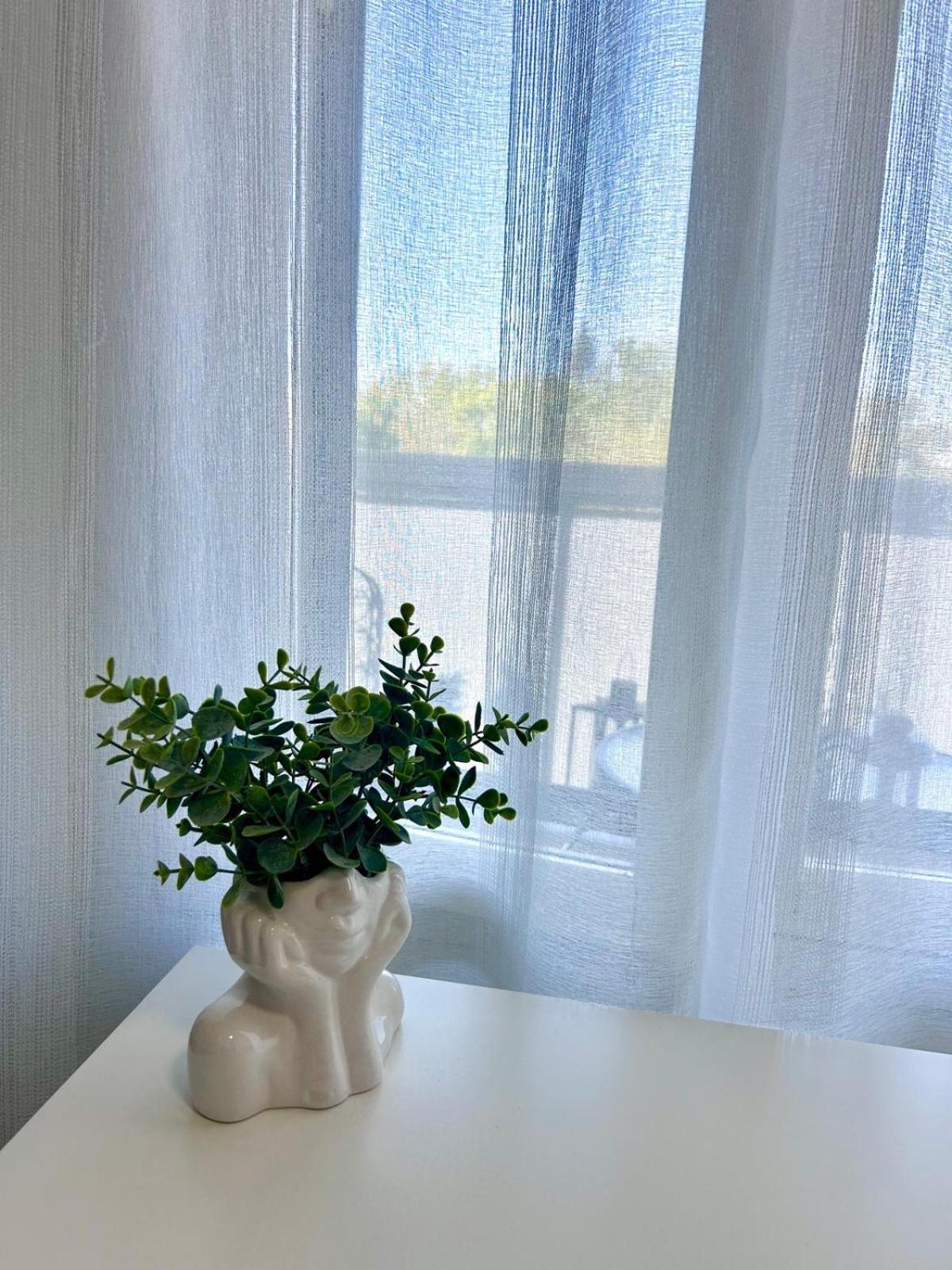 Stella'S Apartment - City Center - Free Secure Parking - Big Sun Terrace - Air Conditioning - Wifi - Tram To The Tallinn Bus Station And Old Town エクステリア 写真