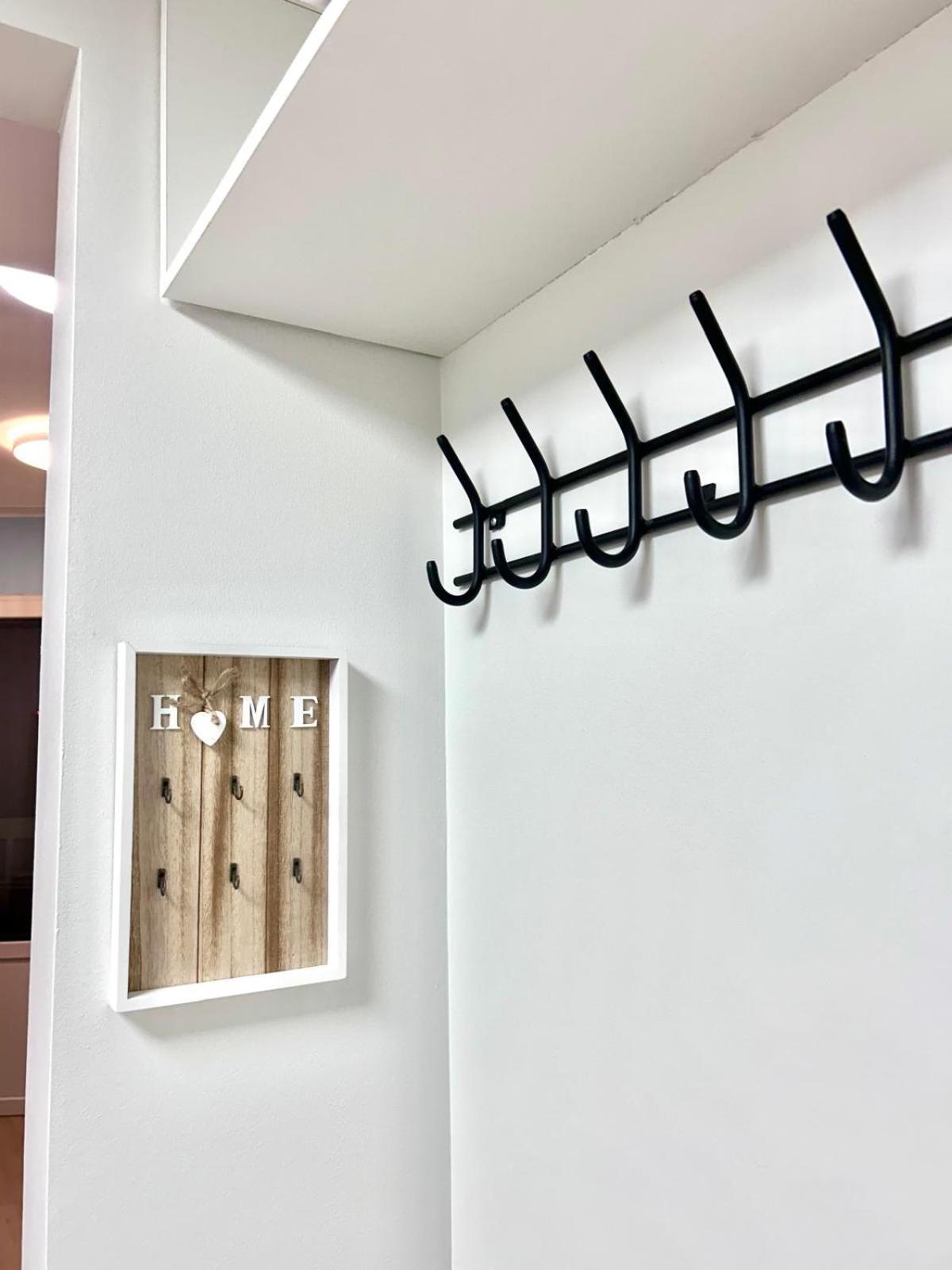 Stella'S Apartment - City Center - Free Secure Parking - Big Sun Terrace - Air Conditioning - Wifi - Tram To The Tallinn Bus Station And Old Town エクステリア 写真