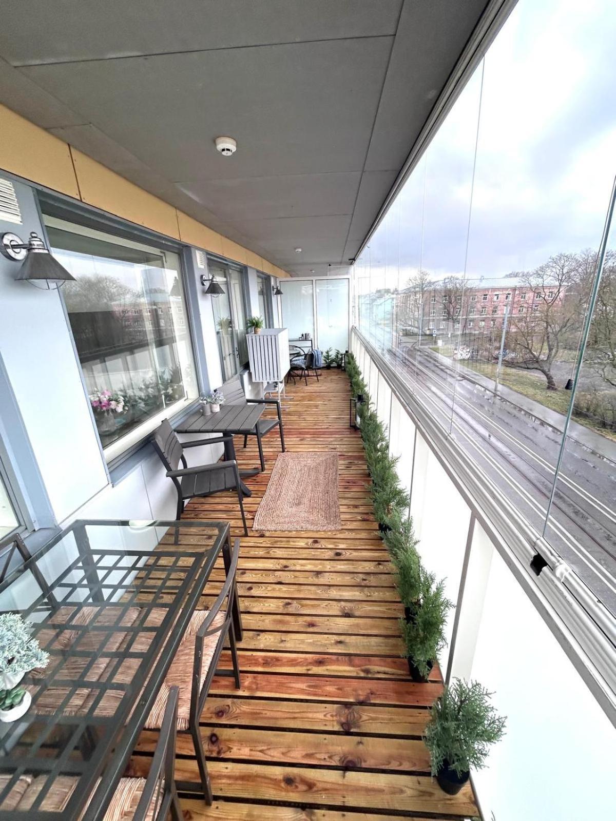 Stella'S Apartment - City Center - Free Secure Parking - Big Sun Terrace - Air Conditioning - Wifi - Tram To The Tallinn Bus Station And Old Town エクステリア 写真