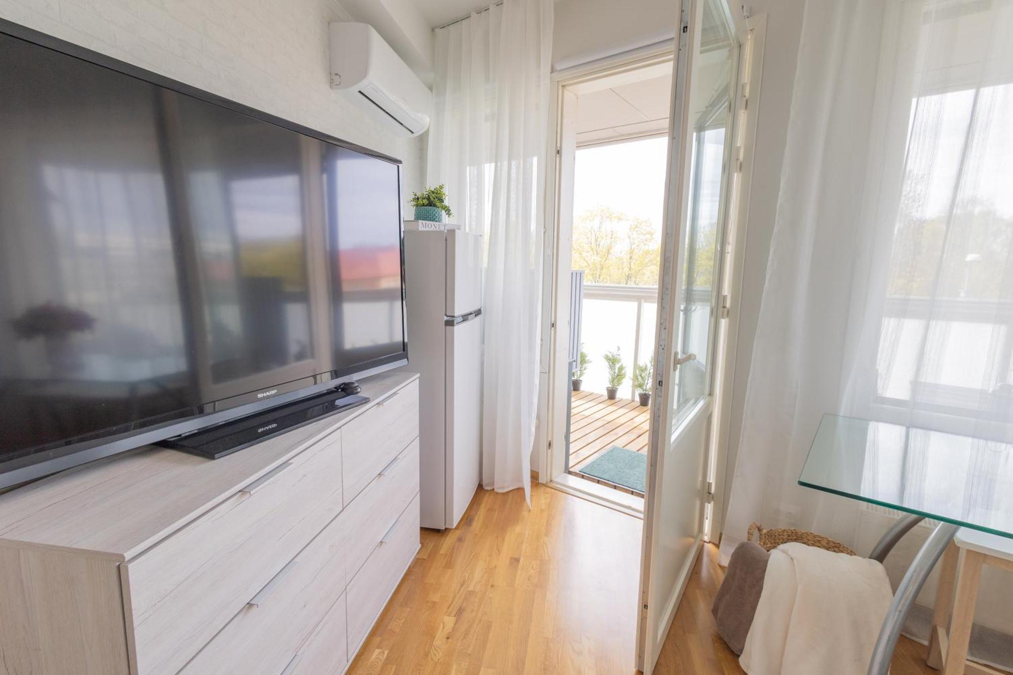 Stella'S Apartment - City Center - Free Secure Parking - Big Sun Terrace - Air Conditioning - Wifi - Tram To The Tallinn Bus Station And Old Town エクステリア 写真